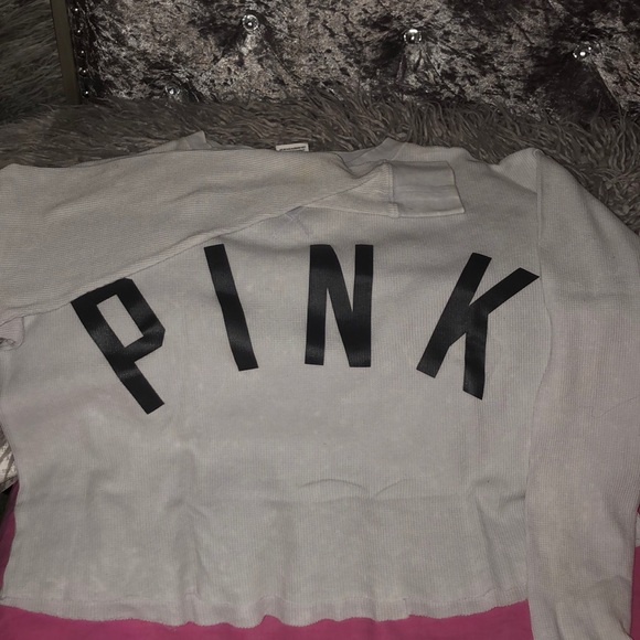 A gray long sleeve top . - Picture 1 of 2